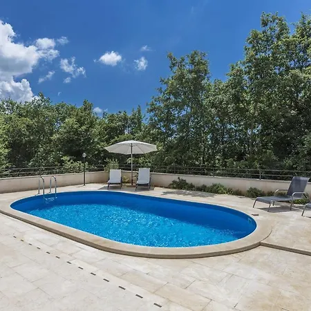 Luxury Experience In Lucia With Heated Pool And Play Station 4