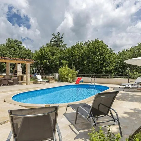 Villa Luxury Experience In Lucia With Heated Pool And Play Station 4 Vodnjan