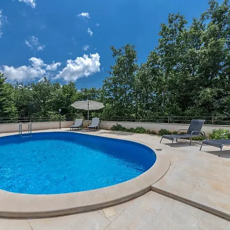 Luxury Experience In Lucia With Heated Pool And Play Station 4 Vila