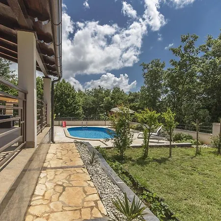 Villa Luxury Experience In Lucia With Heated Pool And Play Station 4 Vodnjan