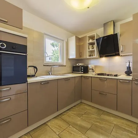 Villa Luxury Experience In Lucia With Heated Pool And Play Station 4 Vodnjan