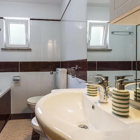 Luxury Experience In Lucia With Heated Pool And Play Station 4 Vila