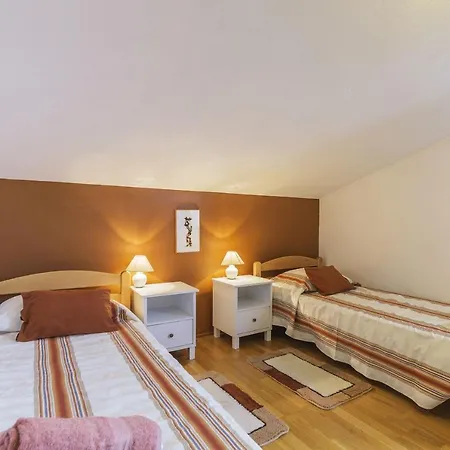 Villa Luxury Experience In Lucia With Heated Pool And Play Station 4 Vodnjan