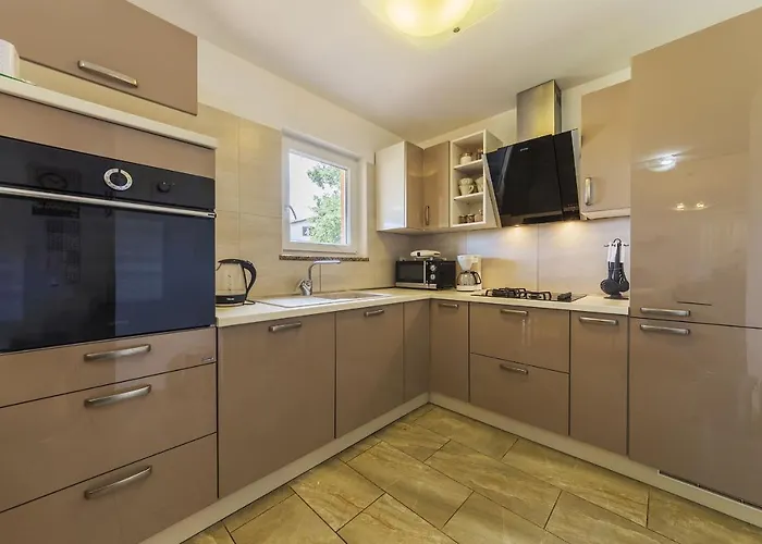 Villa Luxury Experience In Lucia With Heated Pool And Play Station 4 Vodnjan